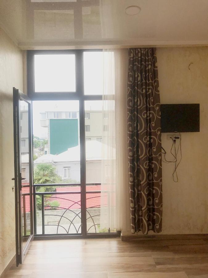 Tiktok House Hotel Koboeleti Buitenkant foto