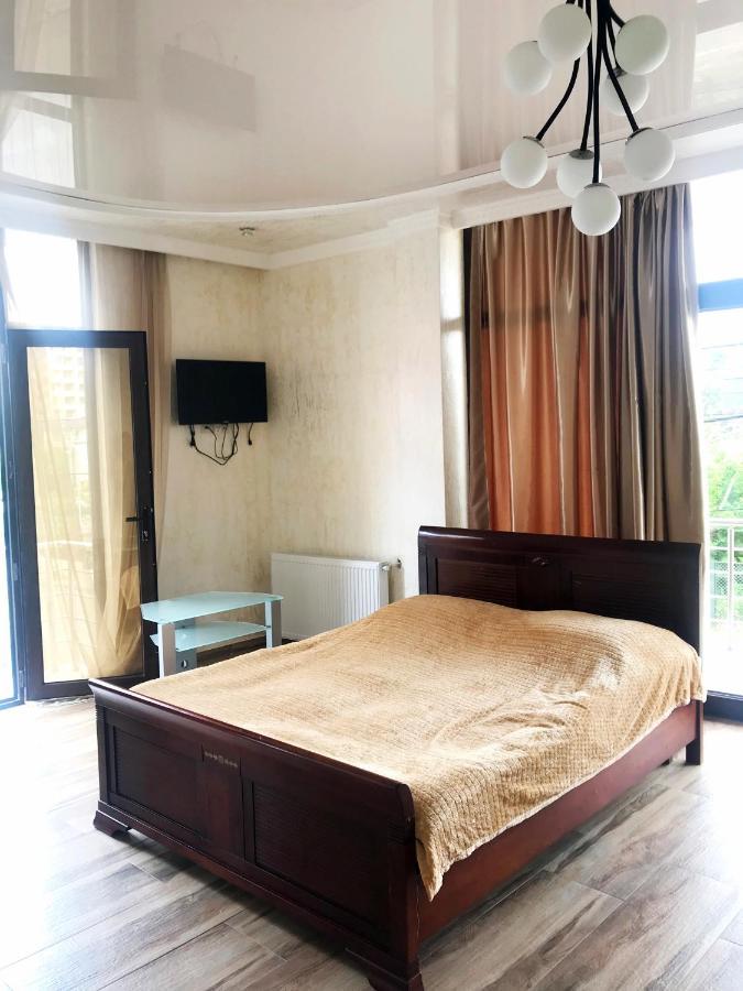 Tiktok House Hotel Koboeleti Buitenkant foto