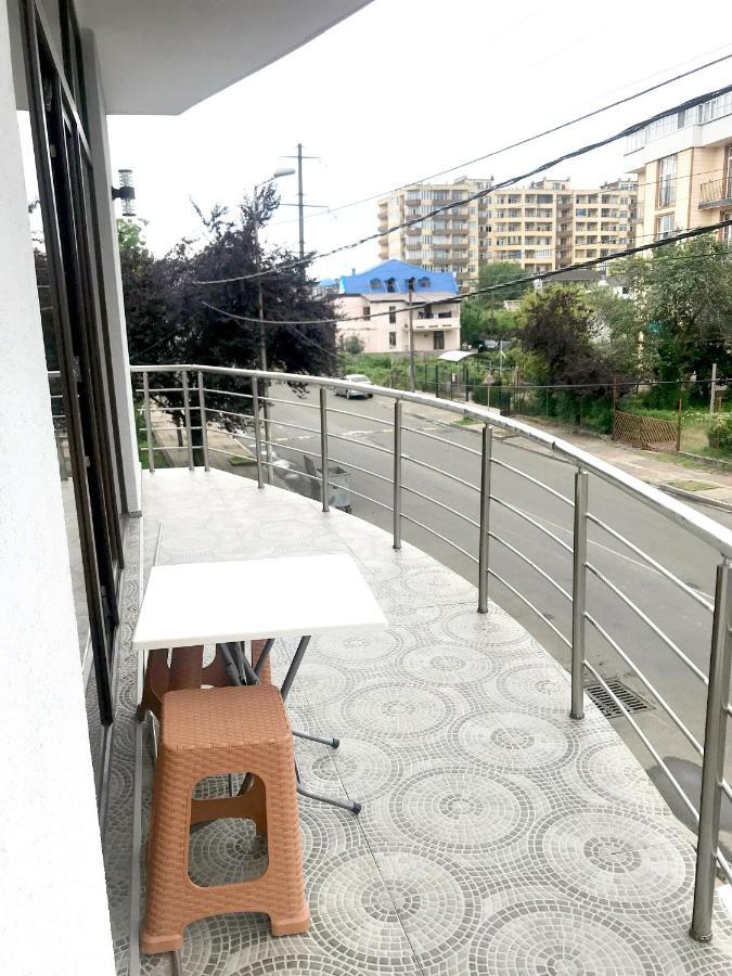 Tiktok House Hotel Koboeleti Buitenkant foto