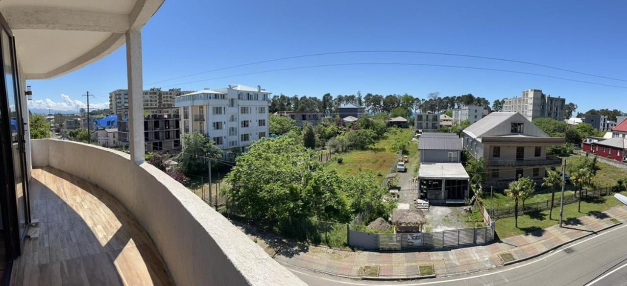 Tiktok House Hotel Koboeleti Buitenkant foto