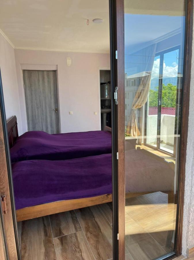 Tiktok House Hotel Koboeleti Buitenkant foto