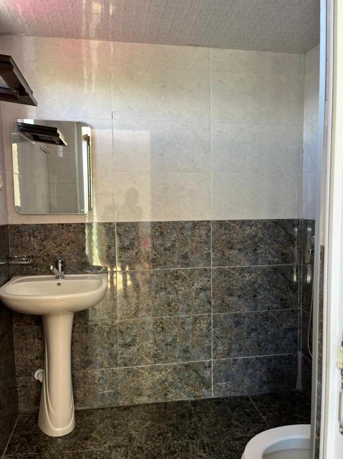 Tiktok House Hotel Koboeleti Buitenkant foto