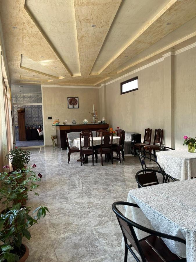 Tiktok House Hotel Koboeleti Buitenkant foto